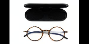 Lunettes de lecture plates mates havane dans un étui magnétique en métal +1.00 (HRP36929F103)