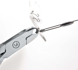 Pince spéciale pour les montures sans vis