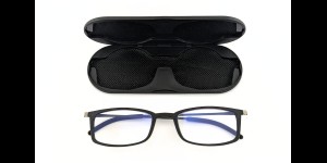 Lunettes de lecture plates mates noir dans un étui magnétique en métal +1,00 (HRP36930F103)