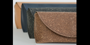 JOHAN assortiment - Étui - Fabriqué à partir de déchets de cuir recyclés et de matériaux de reliure naturels.